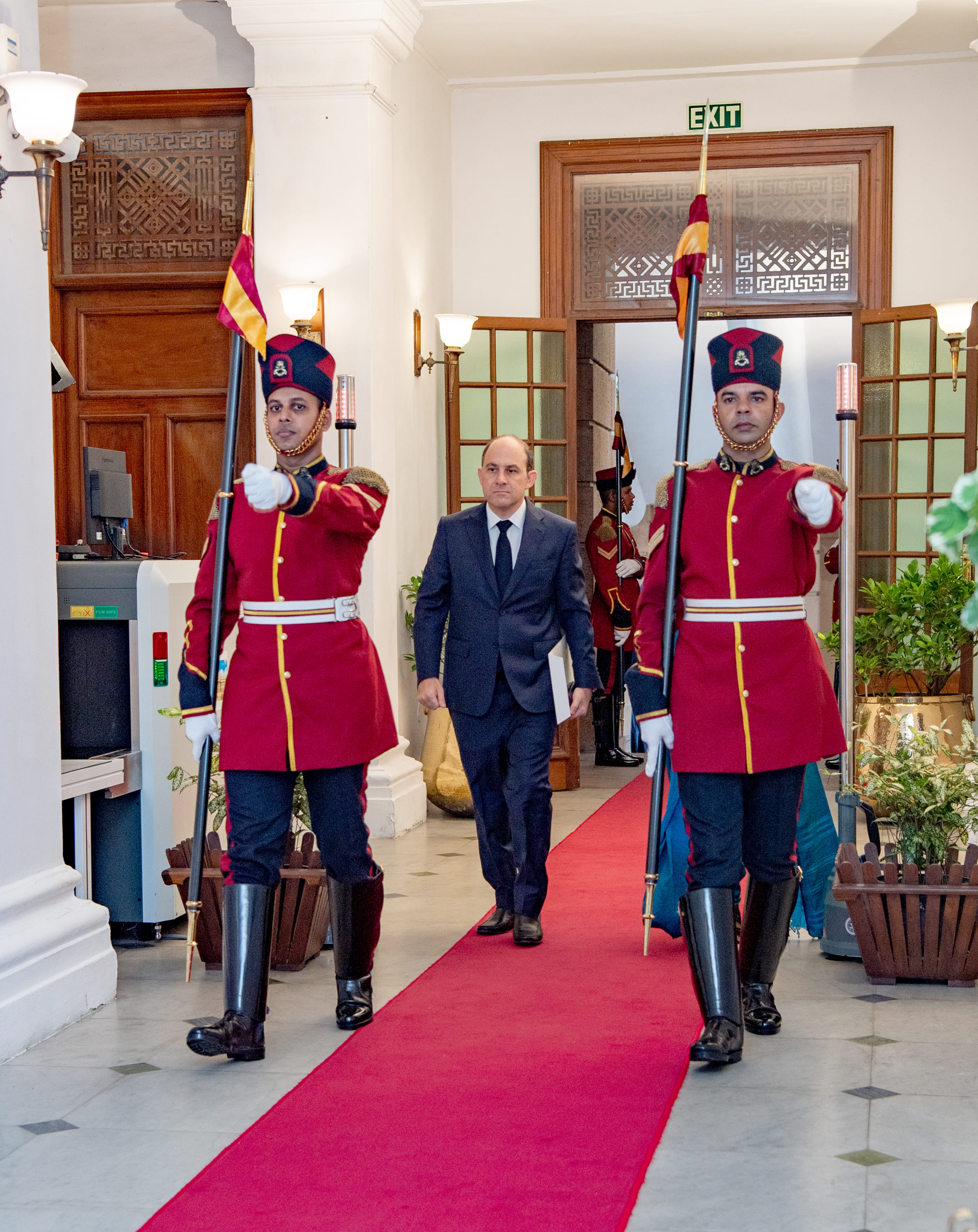 The Ambassador of the Argentine Republic presents Credentials to Sri Lanka