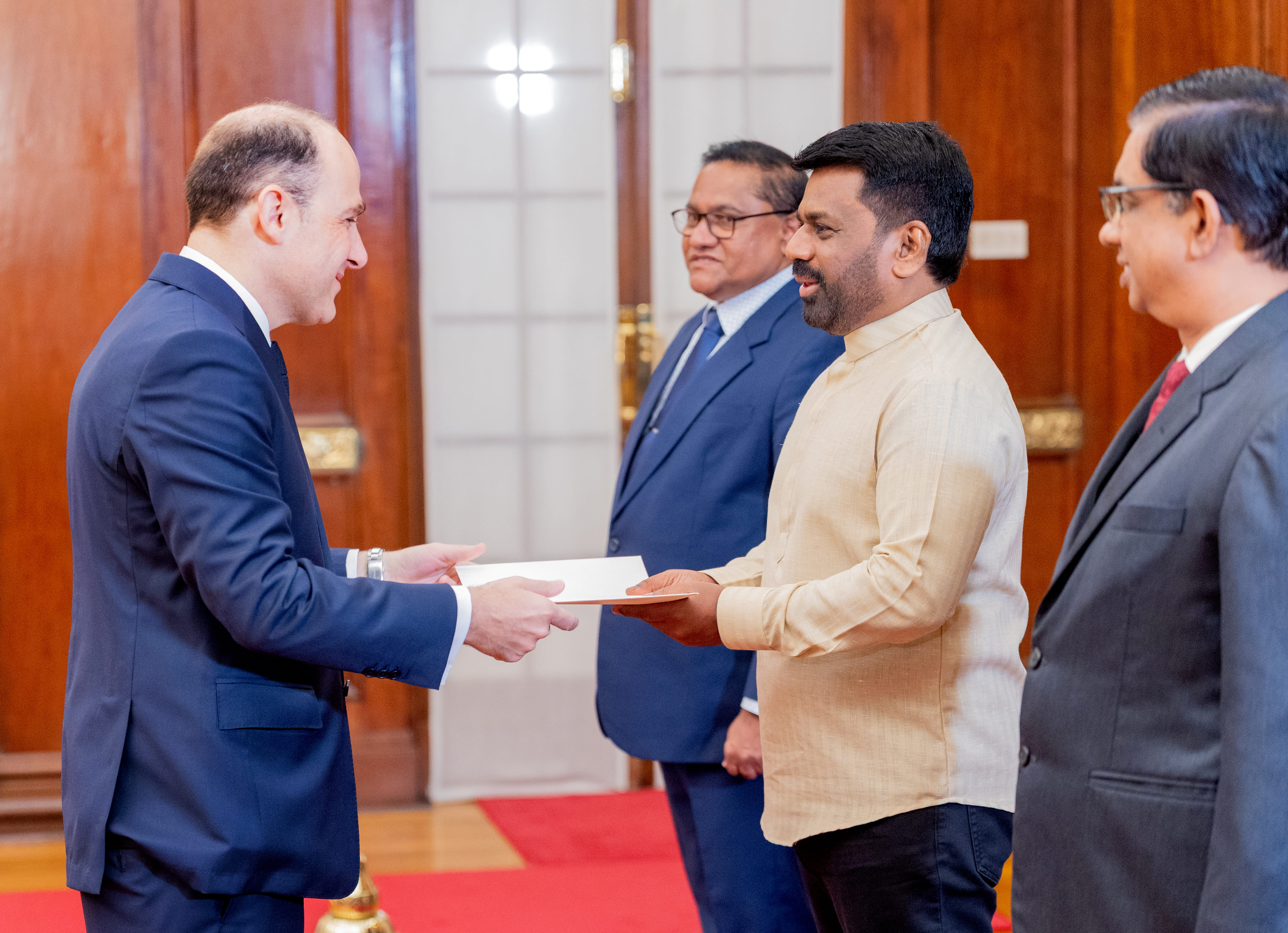 The Ambassador of the Argentine Republic presents Credentials to Sri Lanka
