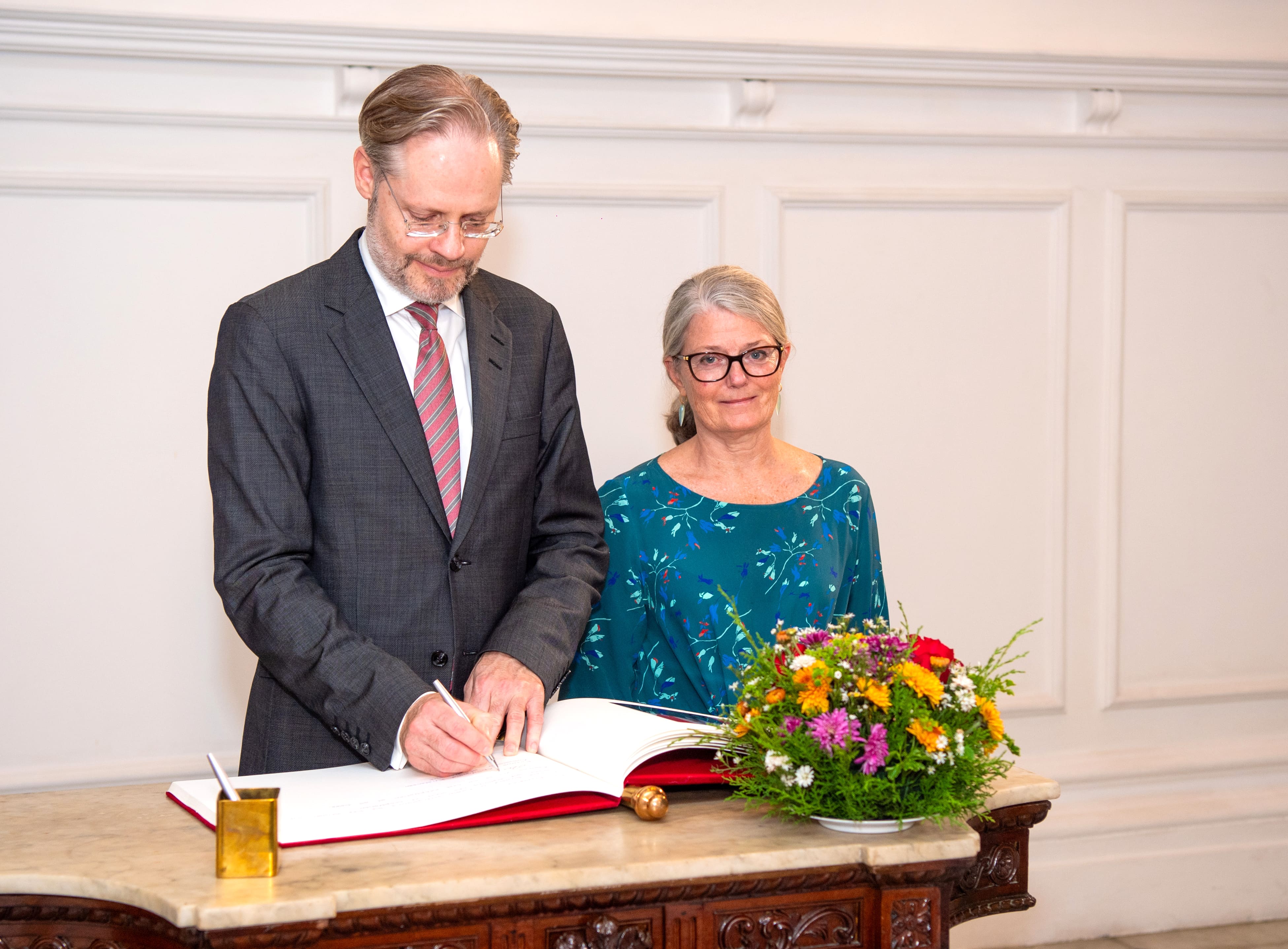 The Ambassador of the France presents Credentials to Sri Lanka