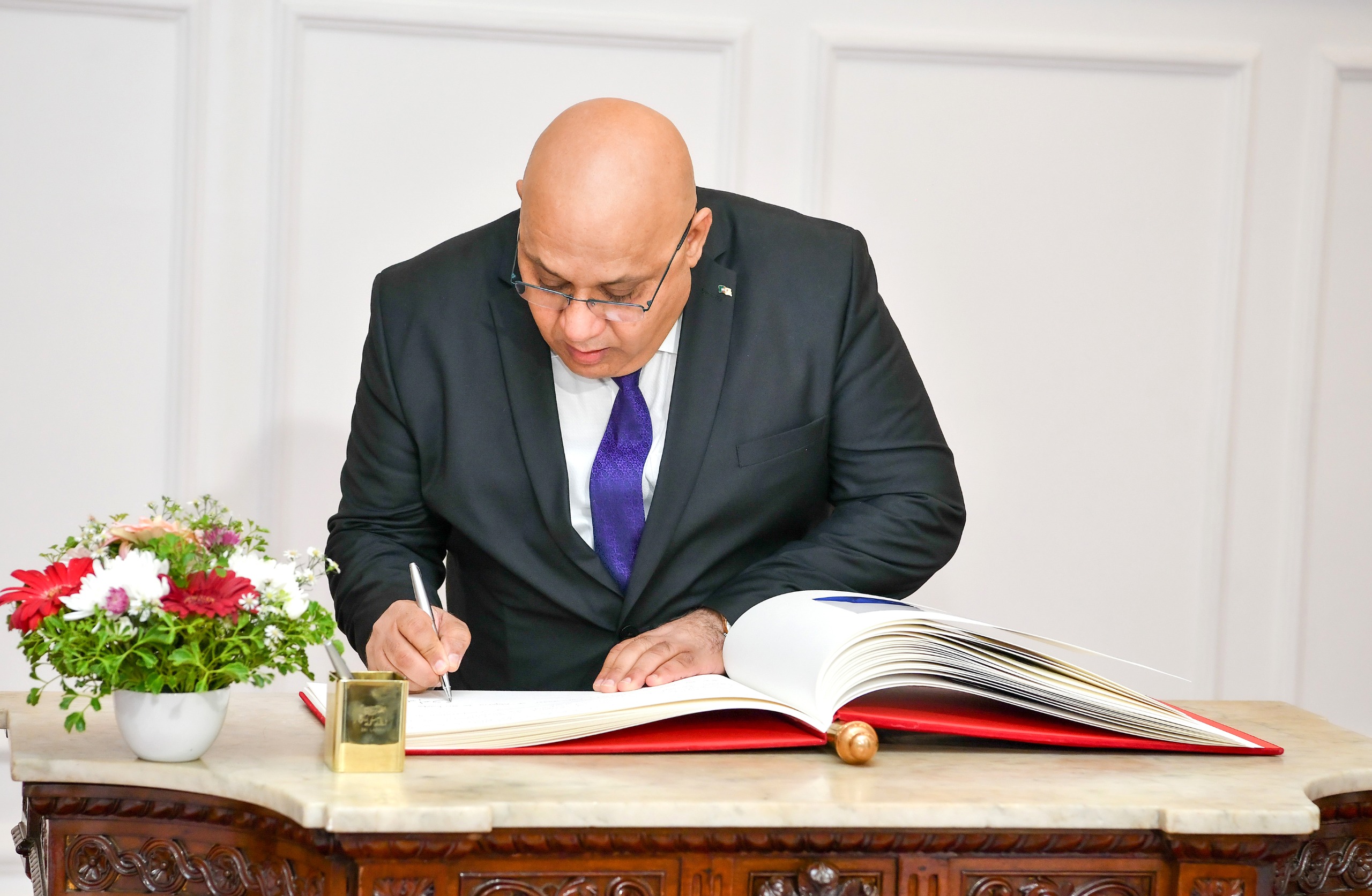 The Ambassador of the People's Democratic Republic of Algeria presents Credentials to Sri Lanka