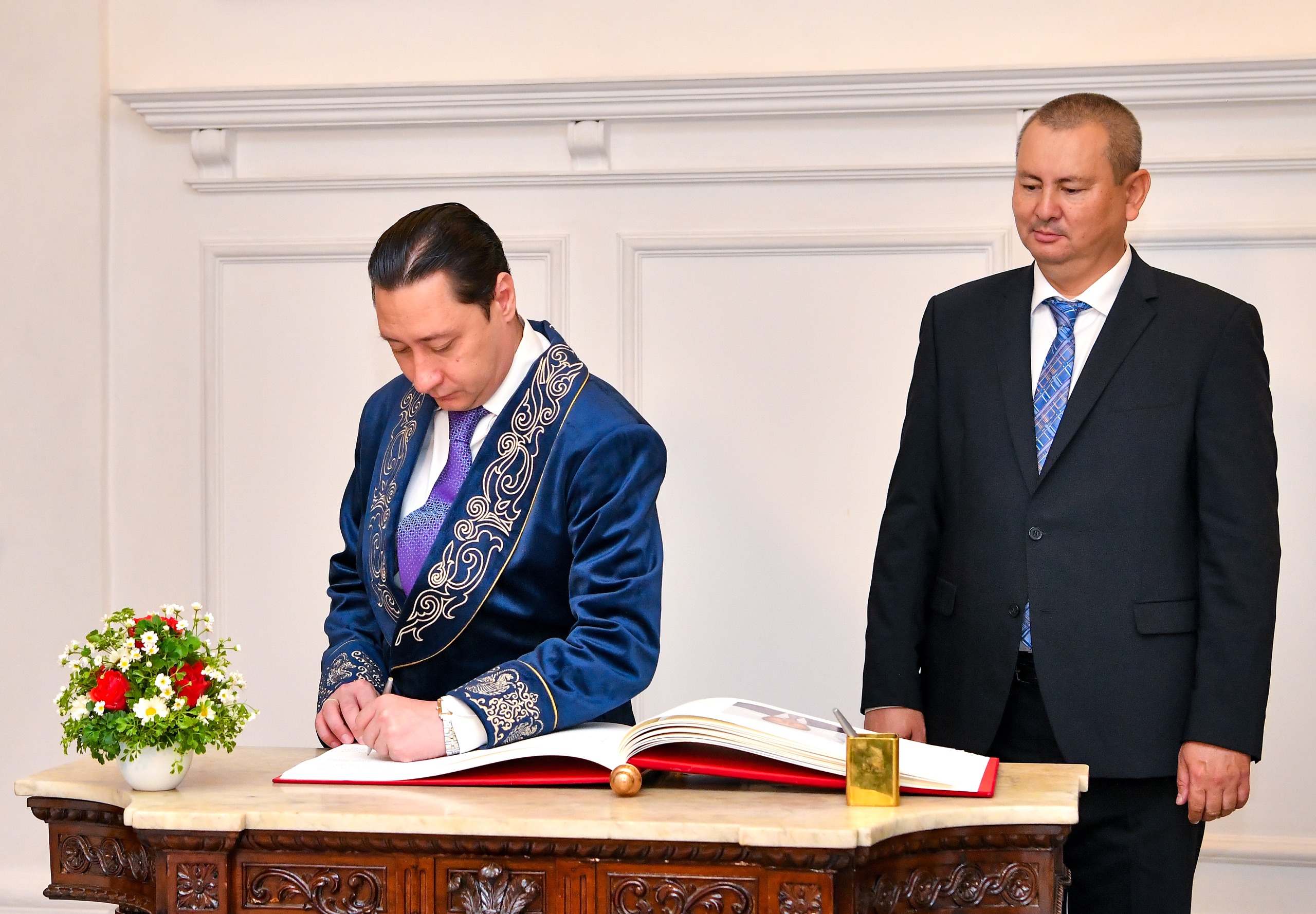 The Ambassador of the Republic of Kazakhstan presents Credentials to Sri Lanka.