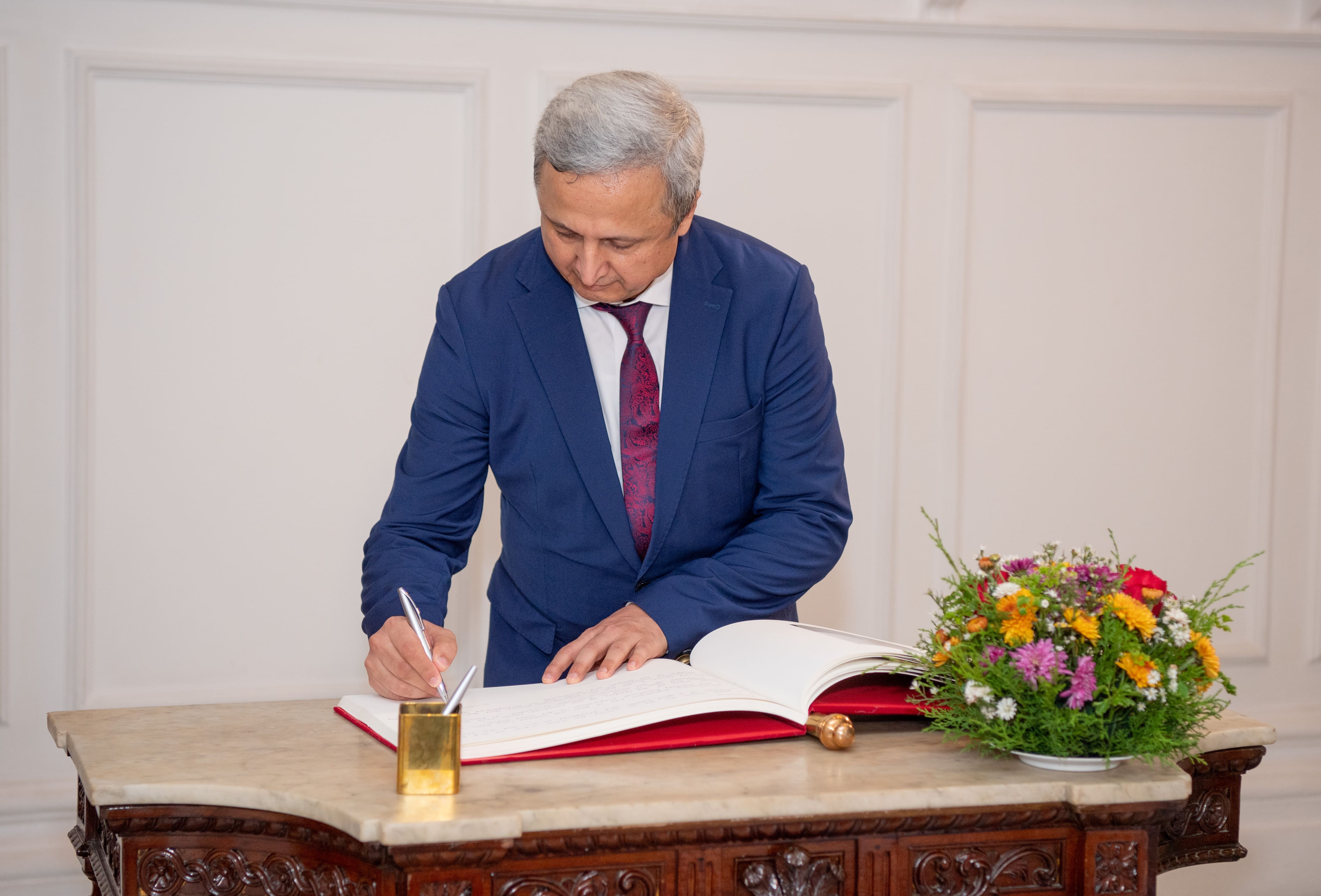 The Ambassador of the Republic of Tajikistan presents Credentials to Sri Lanka