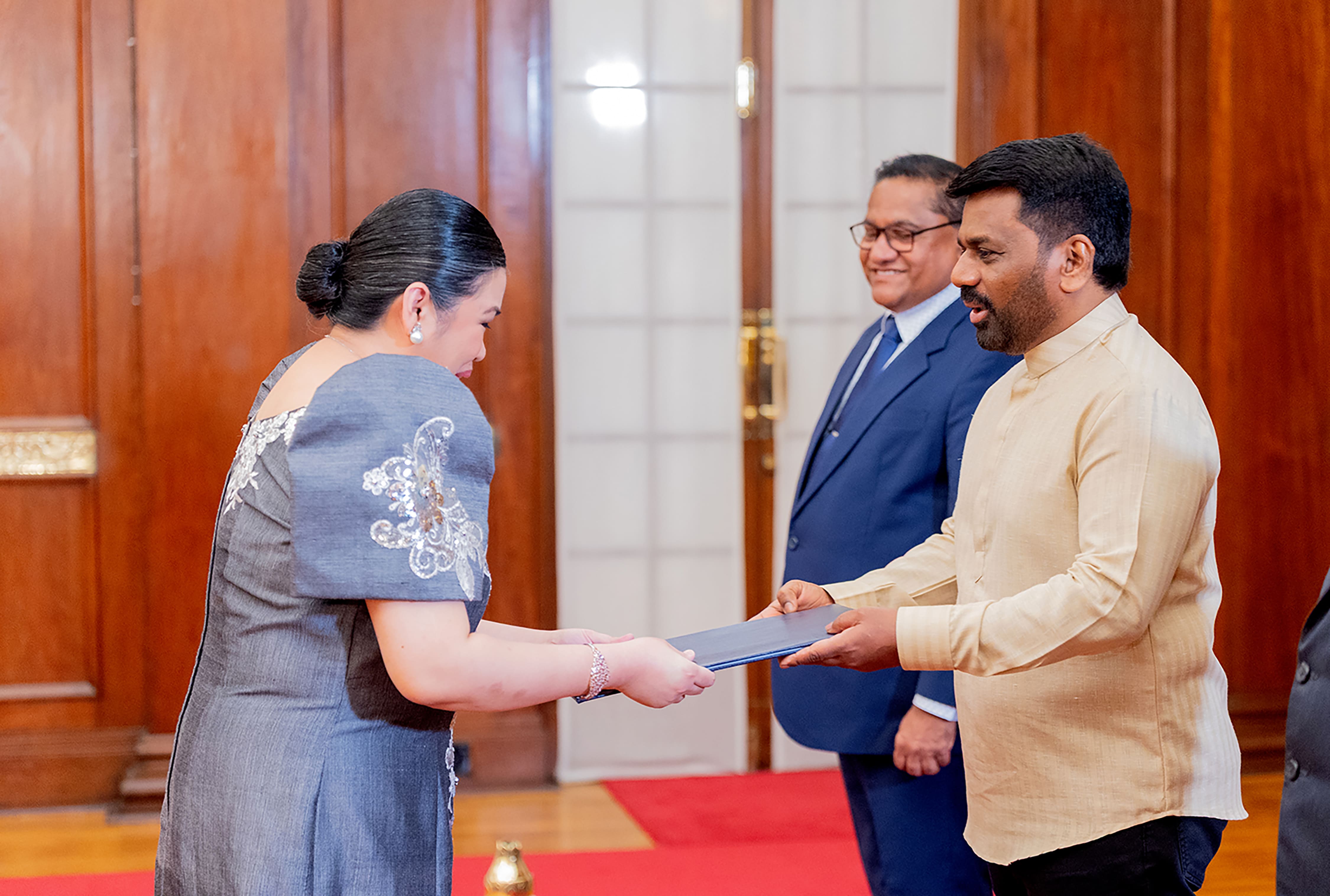 The Ambassador of the Republic of the Philippines presents Credentials to Sri Lanka