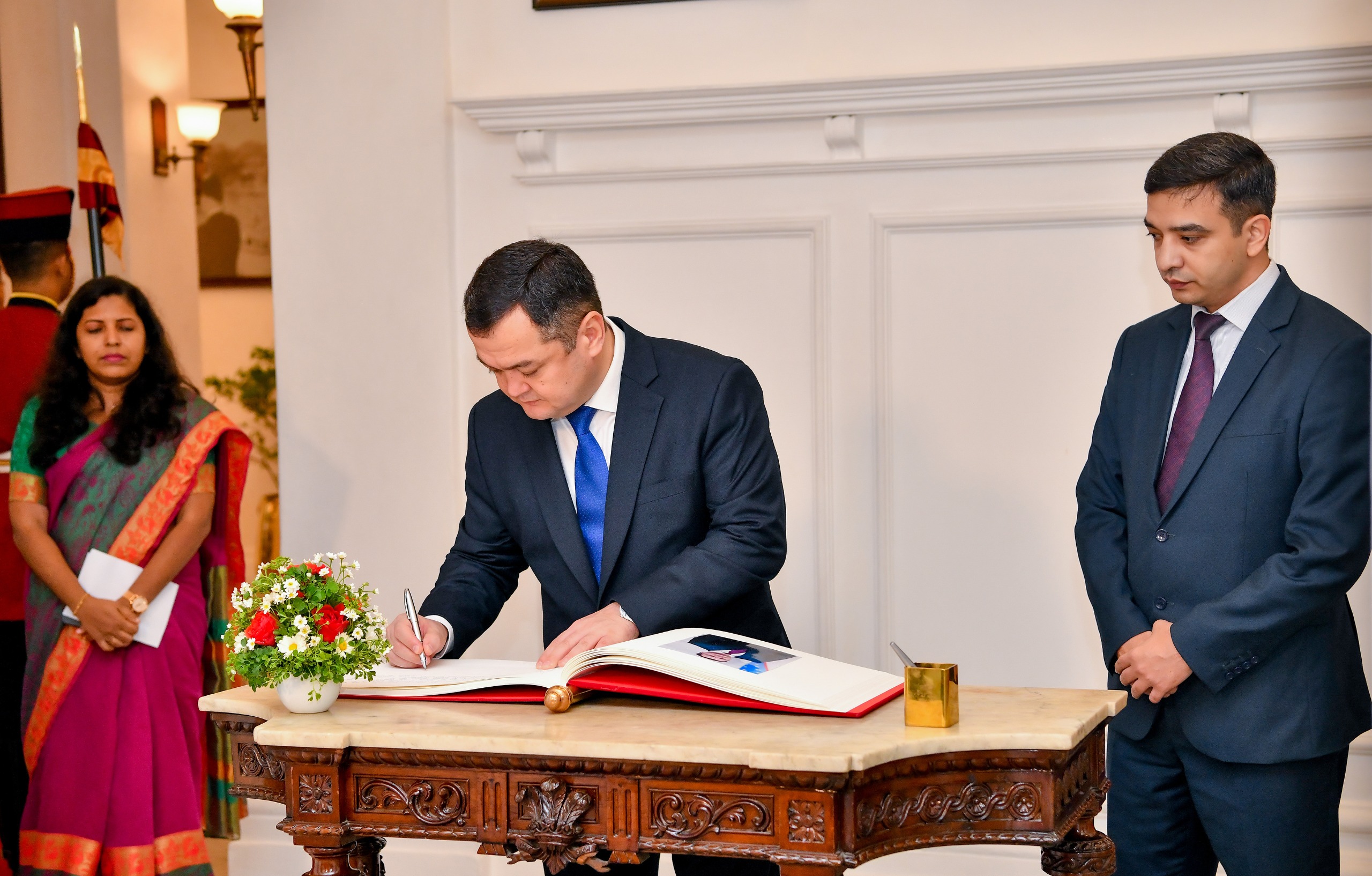 The Ambassador of the Republic of Uzbekistan presents Credentials to Sri Lanka
