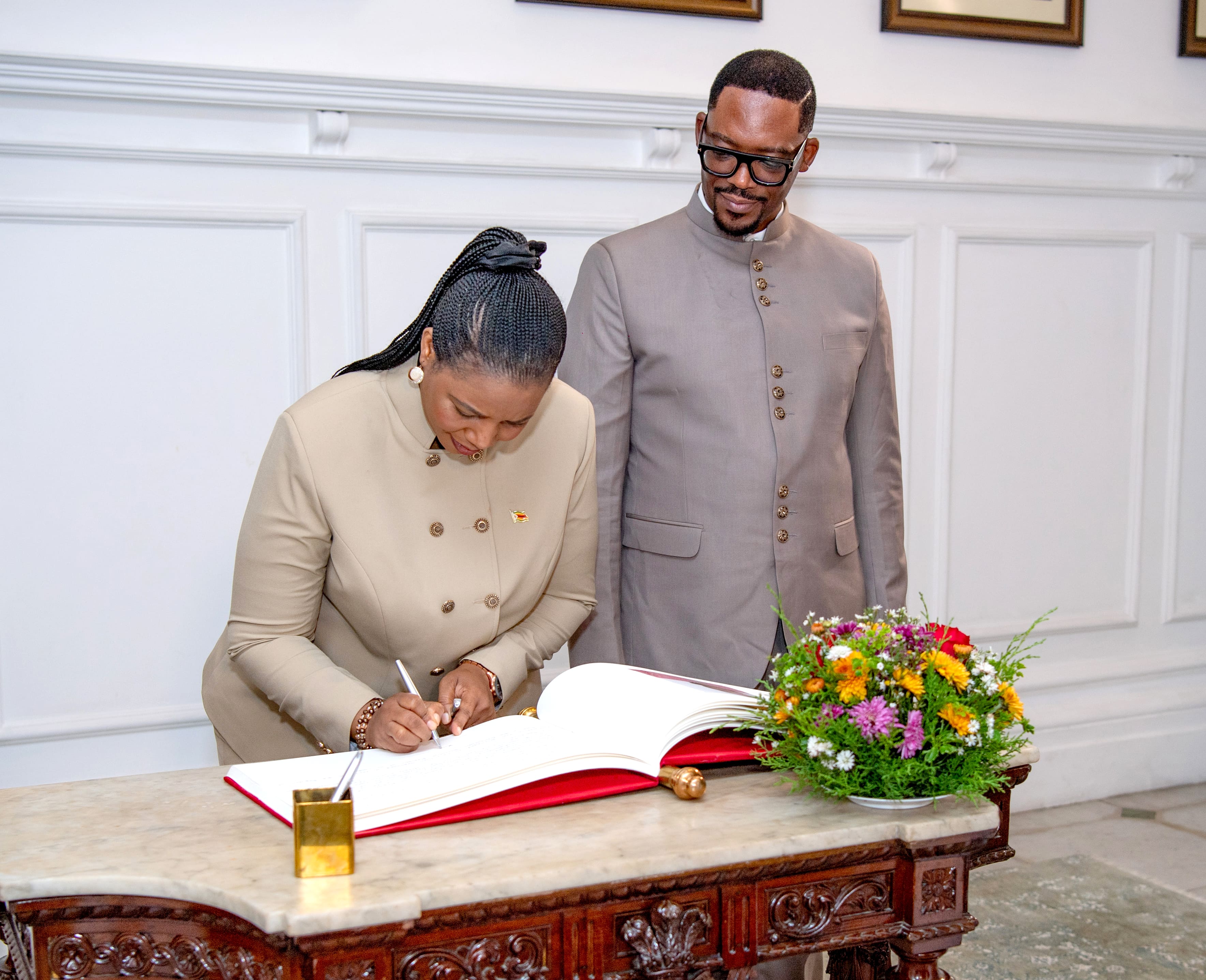 The Ambassador of the Republic of Zimbabwe presents Credentials to Sri Lanka