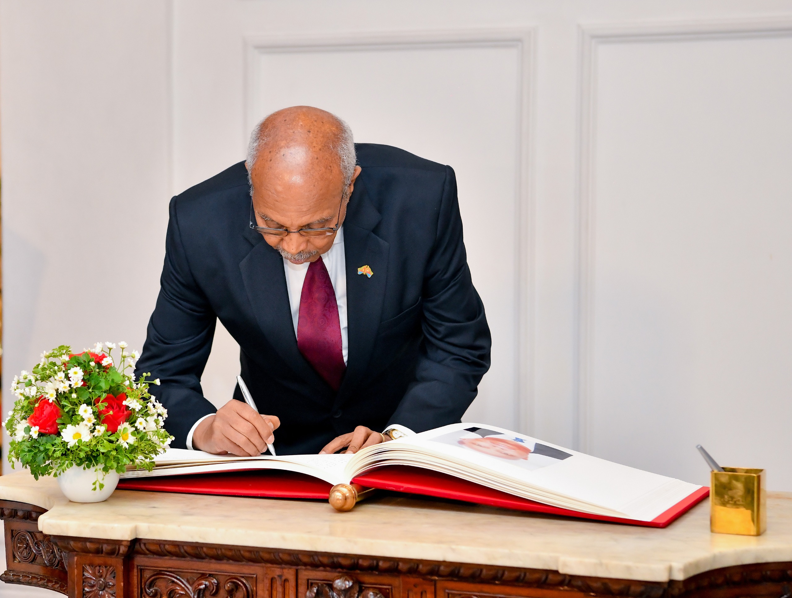 The Ambassador of the State of Eritrea presents Credentials to Sri Lanka