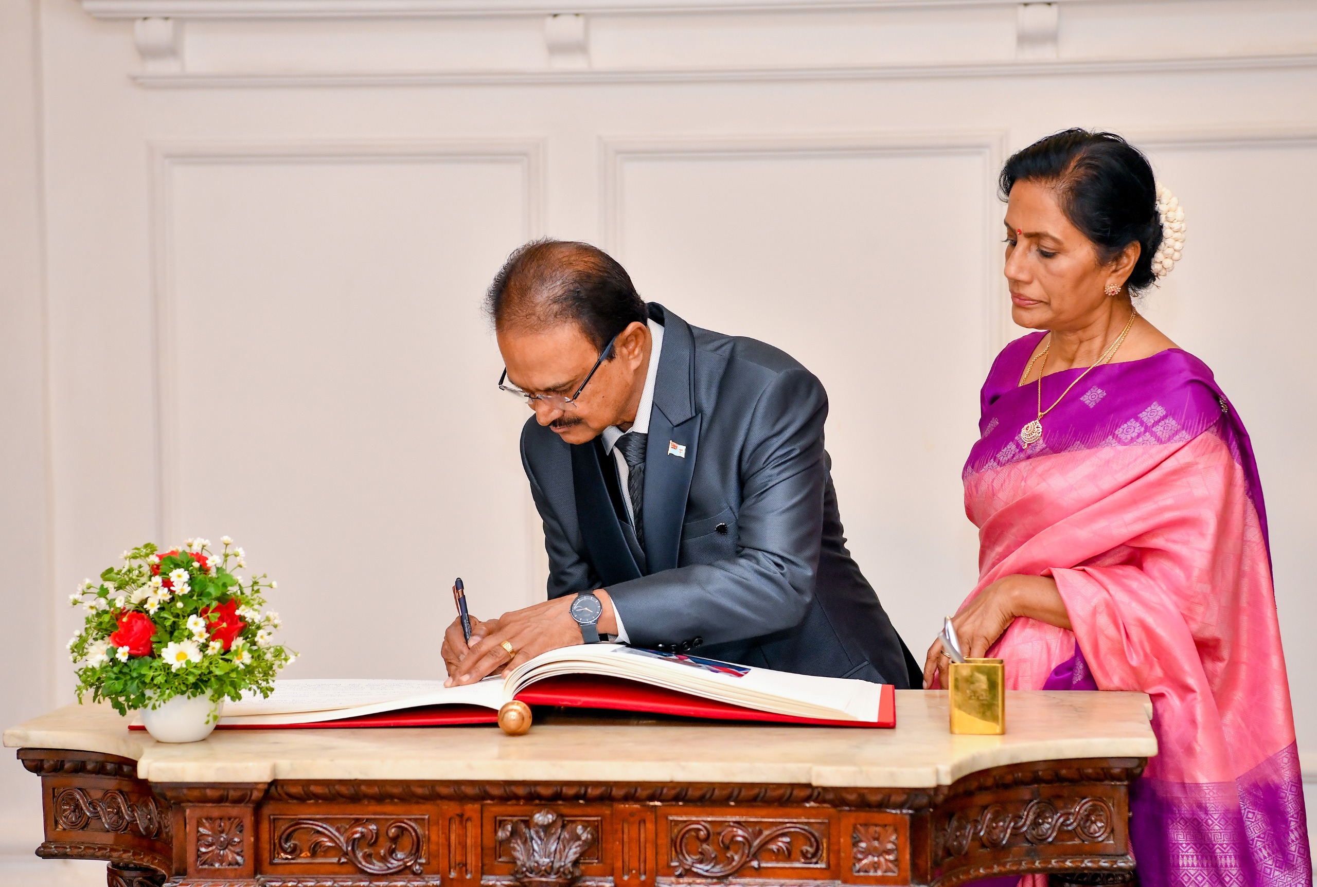 The High Commissioner of the Republic of Fiji presents Credentials to Sri Lanka